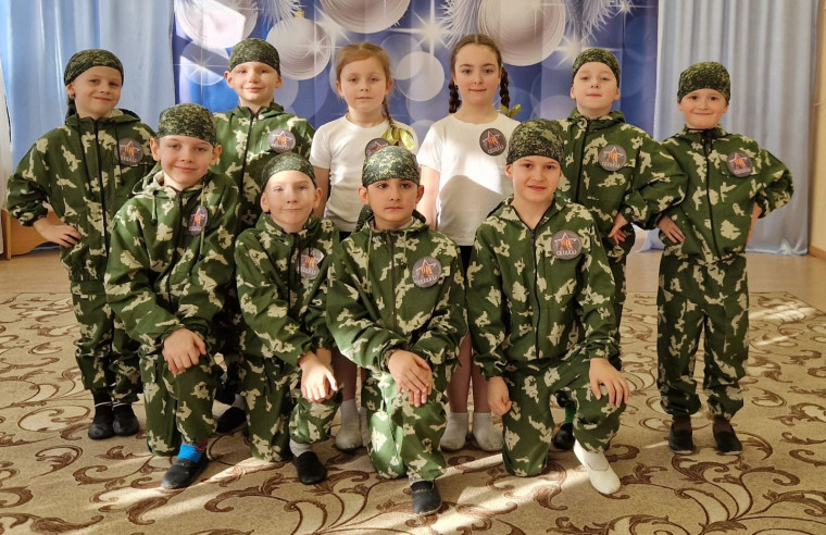 Мы - будущие защитники страны родной.